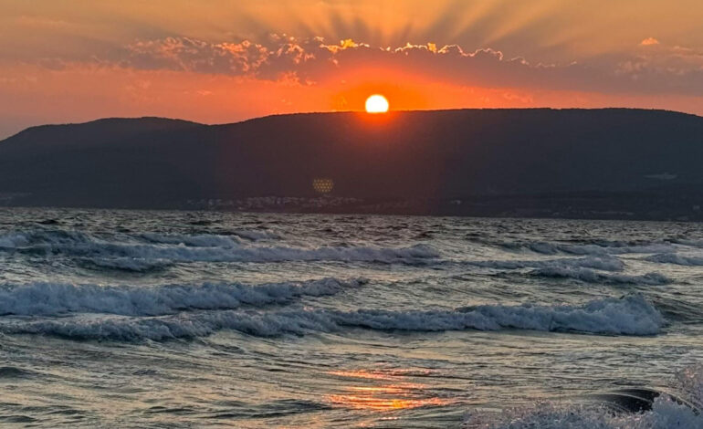  When the Sun Falls in Love with the Sea